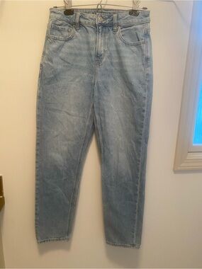 American Eagle Outfitters Light Blue High-Rise, Mom Jeans